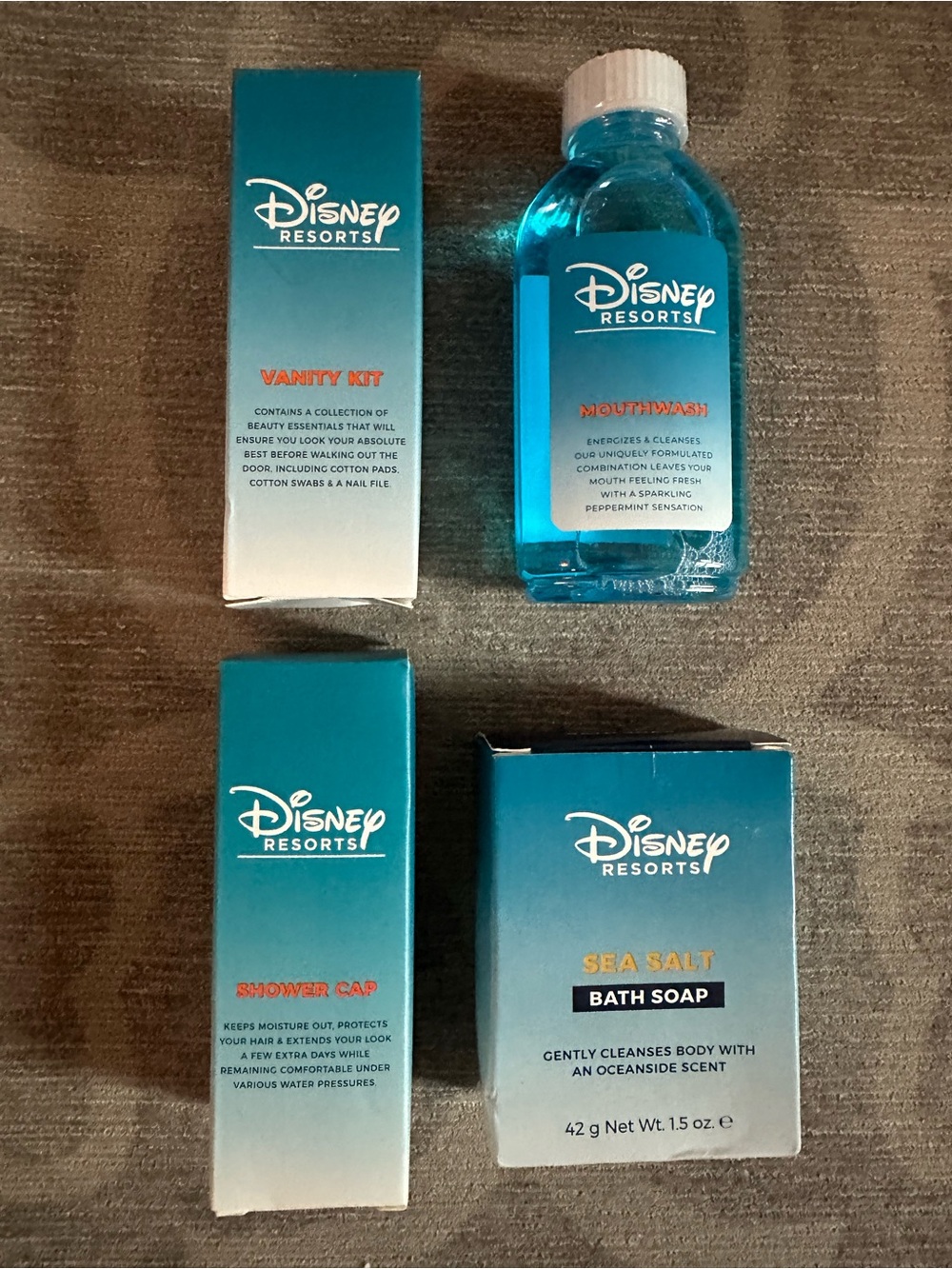 Disney Resorts toiletry set - 4 pieces